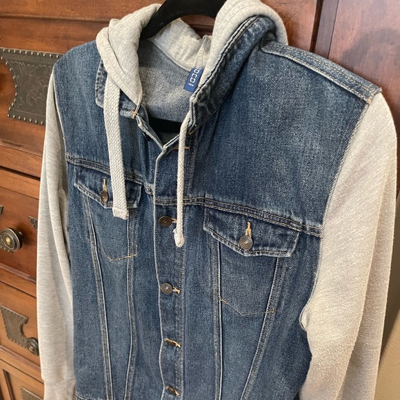 H&M JeanJacket w/ Sweatshirt Arms & Hoodie; Men’s Small; Like New; $15 - Picture 13 of 16